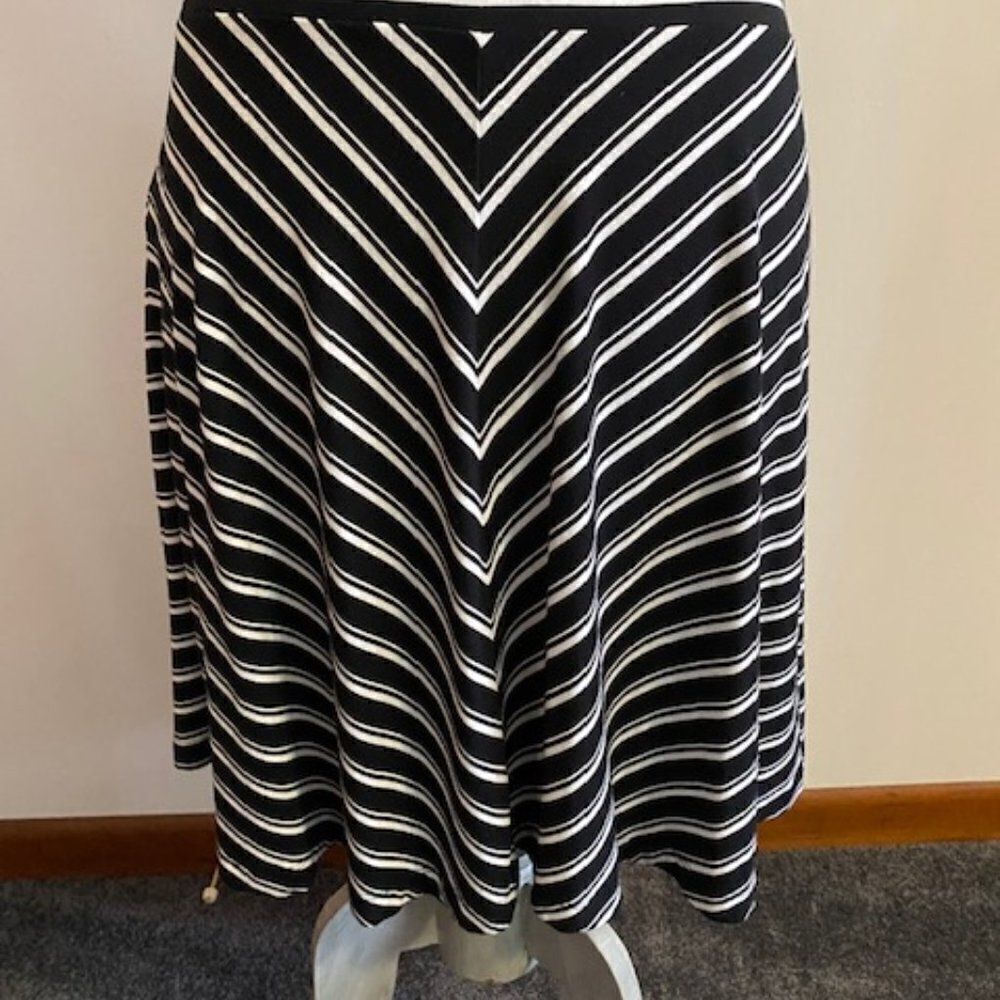 Ann Taylor Loft Black/White pull-on skirt, size L